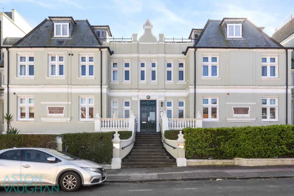 De Courcel Road, Brighton